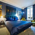 Luxury And Large 2 Bedroom Apartment In The Exclusive Golden Triangle