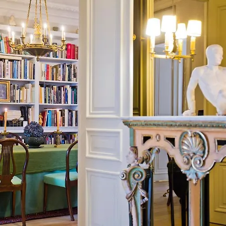 Apartment Luxury And Large 2 Bedroom In The Exclusive Golden Triangle Paris